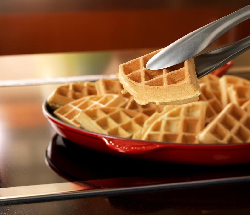 Hyatt Place Jaipur Malviya Nagar Kültér fotó A waffle iron