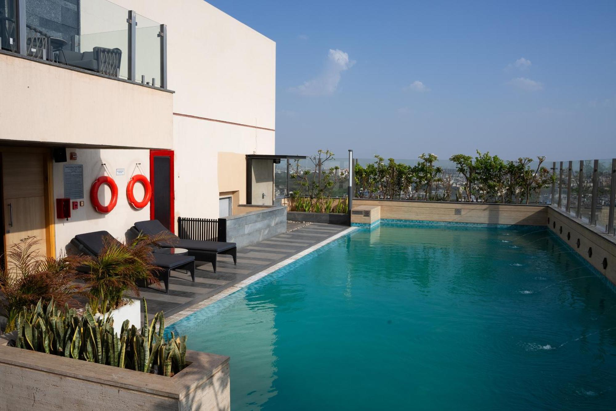 Hyatt Place Jaipur Malviya Nagar Kültér fotó Pool at the hotel